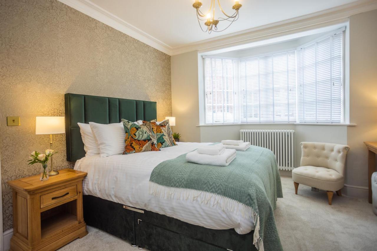Historic City Centre Town House Chester Bagian luar foto