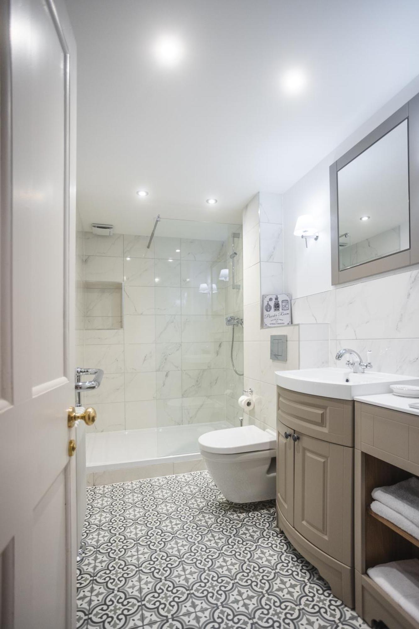 Historic City Centre Town House Chester Bagian luar foto